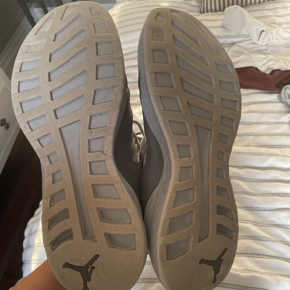 Men’s Jordan’s sneakers, size 11, light grey,10/10 - Picture 3 of 5